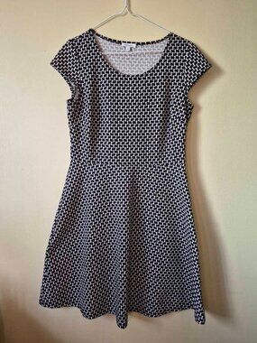 Reitmans Black & White Geometric Cap Sleeve Fit & Flare Dress - Size M